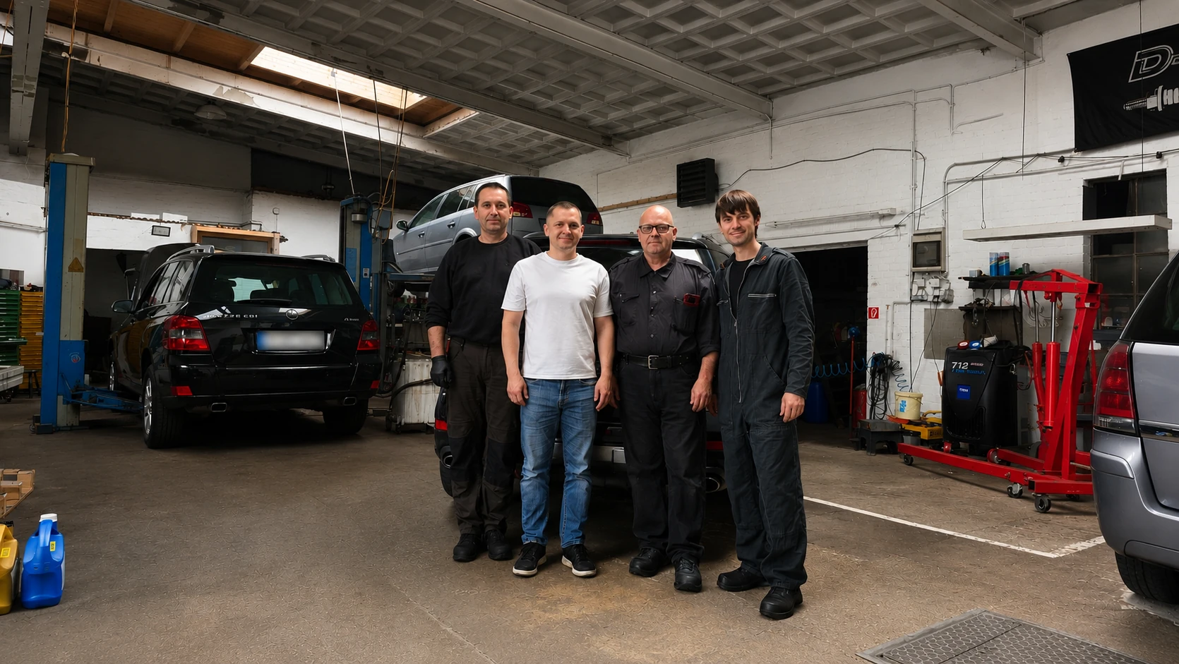 Das Team der DENKO Kfz-Meisterbetrieb in der Werkstatt in Hemmingen bei Hannover